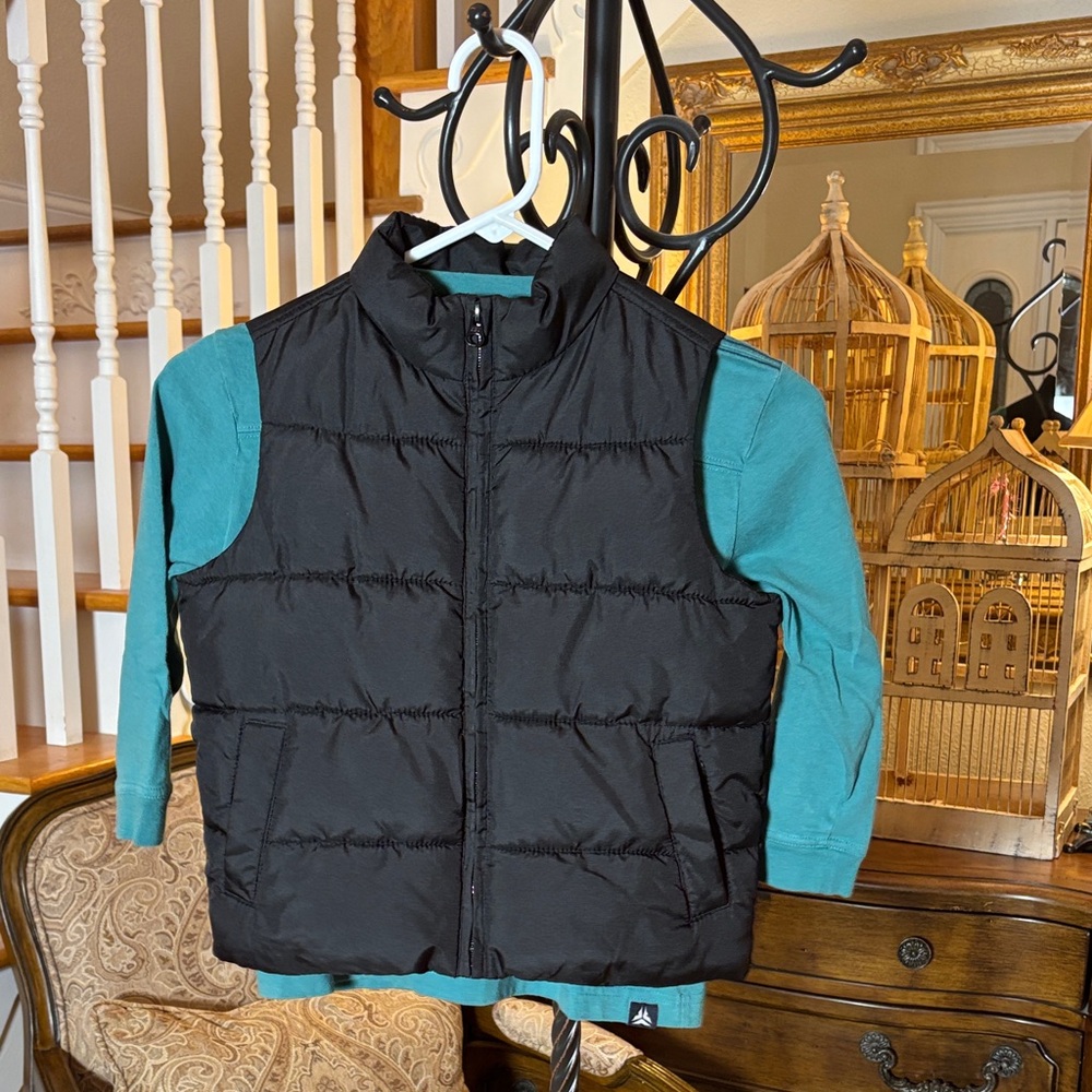 Old Navy Black Puffer Vest‎ AND Graphic Tee~Sz 5 - Picture 7 of 12